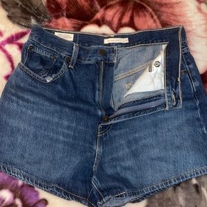 size 29 Levi’s shorts